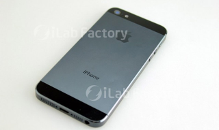 Illustration for article titled Alleged iPhone 5 Parts Assembled: Is This the New iPhone?